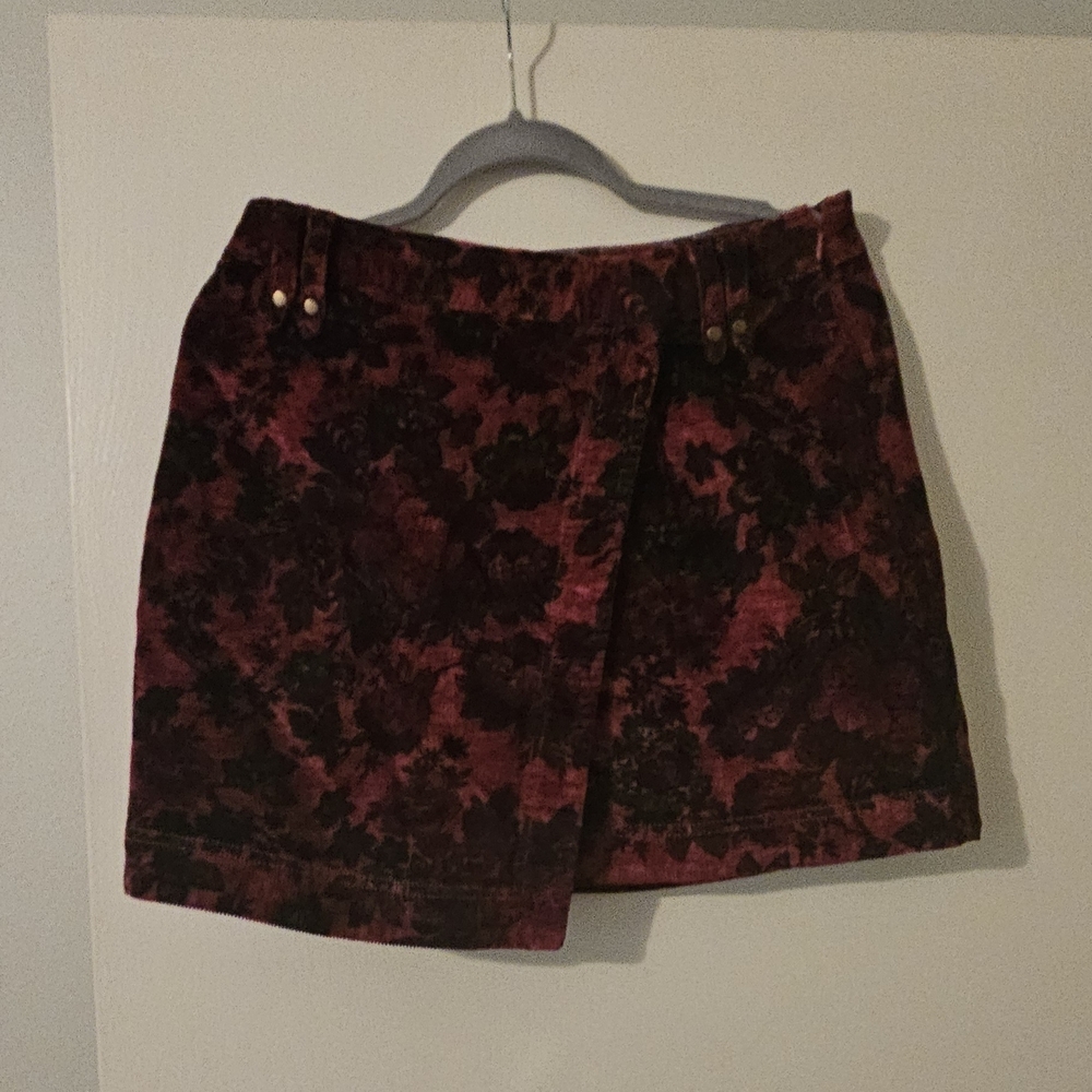 Pilcro Mini Skirt in Burgundy and Black Floral